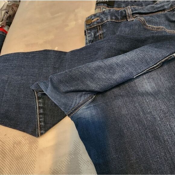 Liverpool Like New Jeans. Skinny Capri. Stretch. Size 14. - Picture 11 of 12